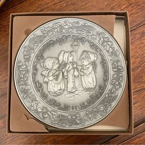 Hallmark The Little Carolers Christmas 1981 Pewter Limited Edition Plate